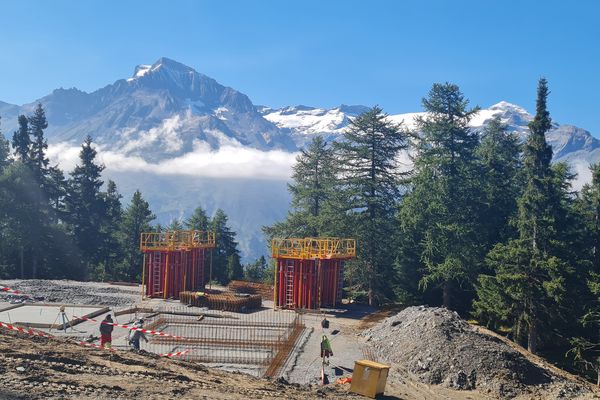 Le télésiège des "Roches Blanches", à Val Cenis (Savoie), est fabriqué à partir de 90 % de pièces d'anciennes remontées mécaniques.