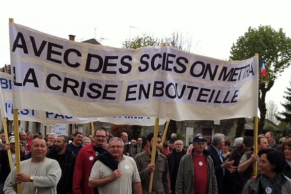 Les partisans du projet Pôle Bois-Energie de Sardy-les-Epiry ont organisé une marche symbolique à Corbigny mercredi 1er mai 2013