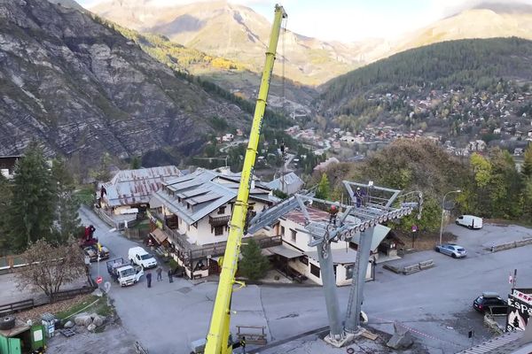 Le démontage de la télécabine des Guinands au Seignus a débuté, un choix imposé par le manque de neige et le coût d'un équipement vieillisseant devenu non rentable.