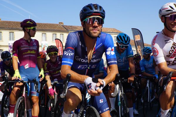 Thibaut Pinot sur la ligne de départ du Tour Poitou-Charentes, mardi 22 août 2023.