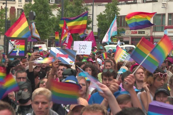 Plus de 3000 personnes ont marché samedi 1er juillet 2023 pour la Pride d'Amiens.