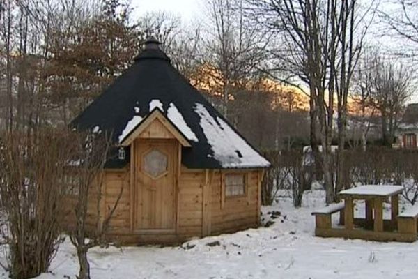 Un Kota finlandais à Saint-Jacques-des-Blats 