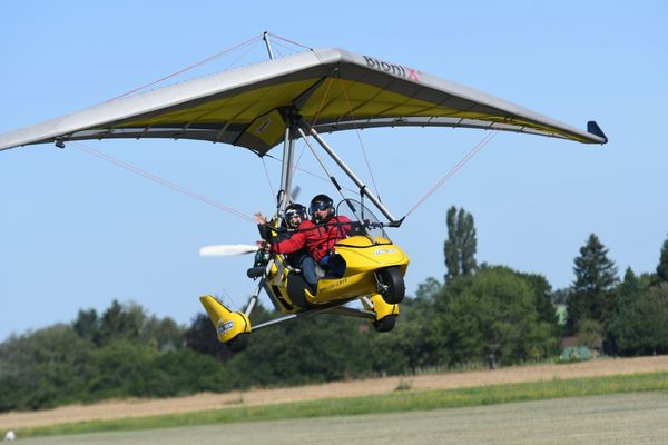 Un ULM volant dans le ciel jurassien en juillet 2020 (photo d'illustration).