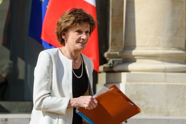  Ministre déléguée auprès de la ministre des Affaires sociales et de la Santé, chargée des Personnes âgées et de l'Autonomie, à la sortie du conseil des ministres, 22-05-2013