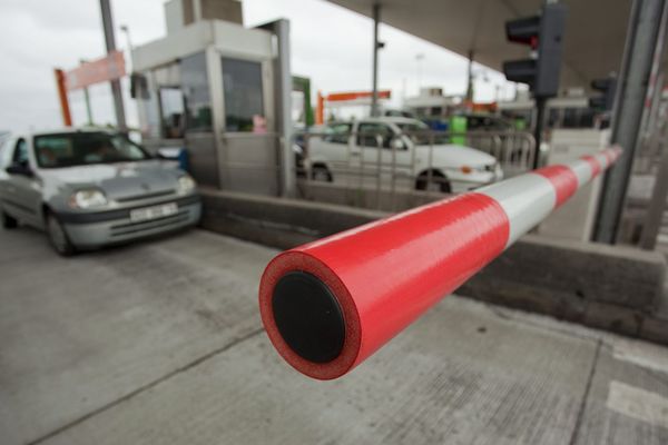 L'autoroute A11 fermée entre Ancenis et Nantes après le renversement d'un camion chargé de copeaux de bois