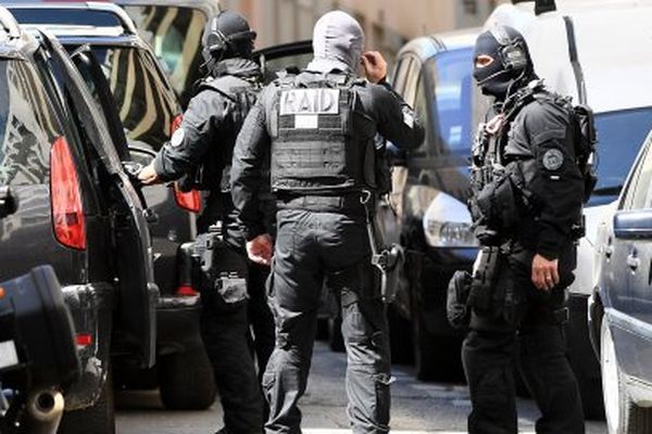 Le raid en intervention le jour de l'interpellation des deux terroristes présumés