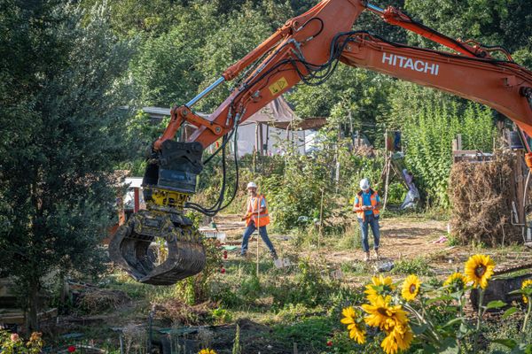 En septembre 2021, après 3 mois d'occupation des Jardins d'Aubervilliers, les forces de l'ordre ont procédé a l'évacuation des militants jadistes et à la destruction des installations montées par les militants.