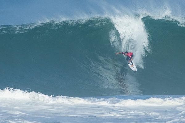 Le réunionnais atteint pour la première fois le 4e tour du Quik Pro France devant son public. 