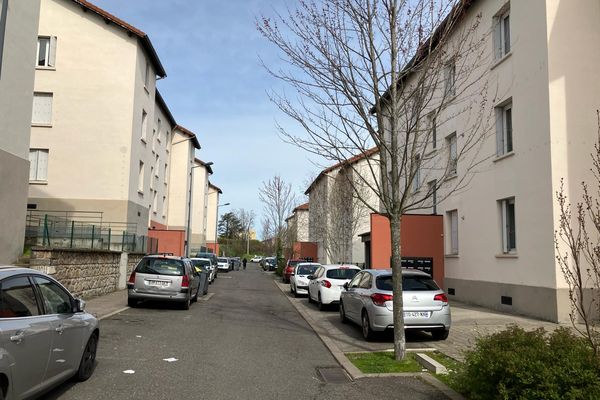 Dans la cave de l'un de ces immeubles, dans le quartier du Grand-Clos à Saint-Etienne, a été retrouvé un nourrisson. Ses jours ne sont plus en danger.