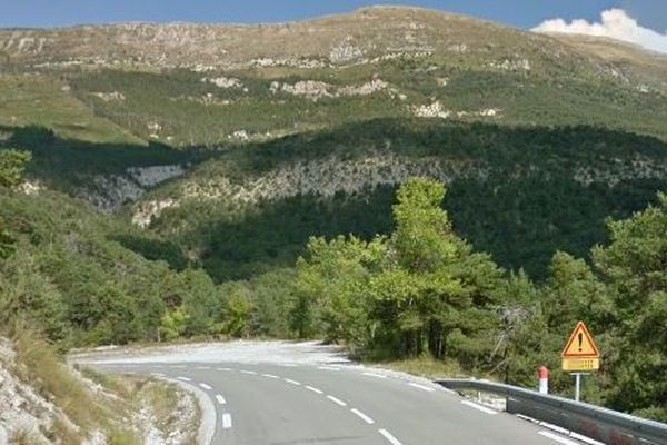 L'automobiliste accidenté a eu la chance d'être repéré au fond du vallon.