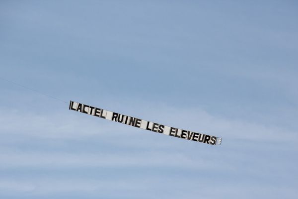 FNSEA et JA ont interpellé les estivants sur les plages par des banderoles