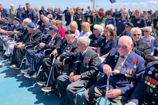 29 vétérans britanniques ont fait le voyage depuis Portsmouth pour venir rendre hommage à leurs camarades morts en Normandie