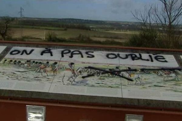 Inscription" on n'a pas oublié" sur le principal panneau