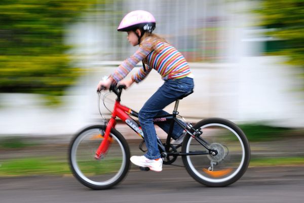 Le port du casque est désormais obligatoire pour tous les enfants de moins de 12 ans. 