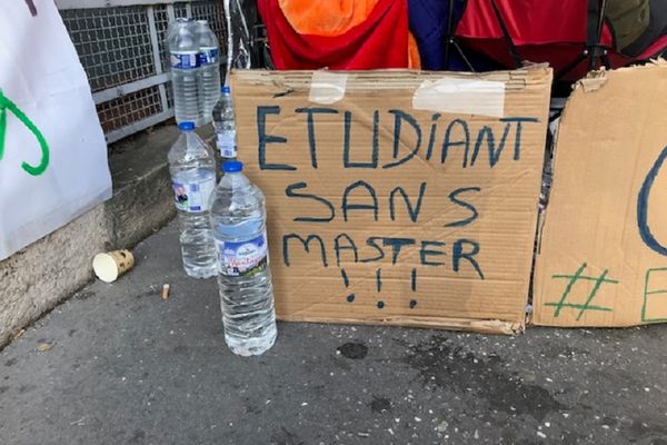 Lyon : épuisé, le deuxième étudiant en grève de la faim, a levé le camp ce mardi 12 octobre 2021