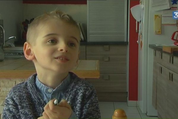 Elouan, 5 ans, souffre d'amyotrophie spinale de type 3. 