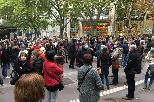 Un rassemblement a eu lieu en mémoire de  Samuel Paty, place Maginot à Nancy