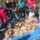 Les bénévoles rassemblent les déchets collectés en seulement 1 heure sur la plage entre le Havre et Sainte-Adresse