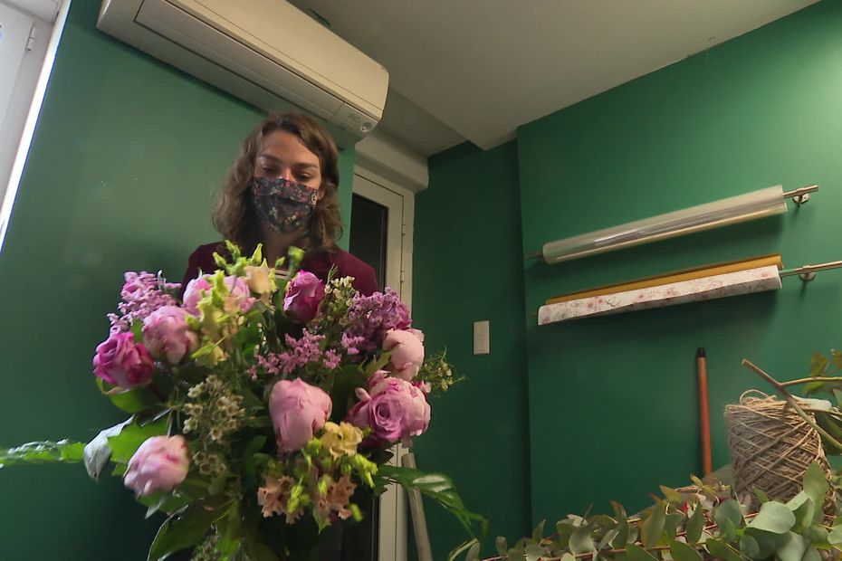 Fanny, French champion of florists 2020, the flower of Mother’s Day bouquets in La Mézière.