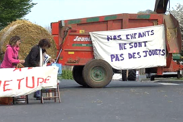 Les parents d'élèves de Bréville-les-Monts ont bloqué la circulation entre Amfreville et Cabourg ce jeudi