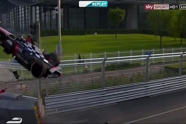 Le crash d'Heifeld en Formula E