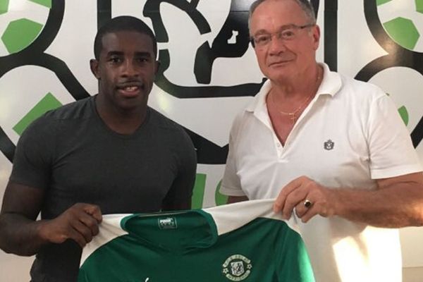 Rio Mavuba avec son nouveau maillot de Mérignac