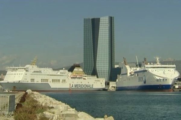 Navires de la SNCM -Méridionale dans le port de Marseille