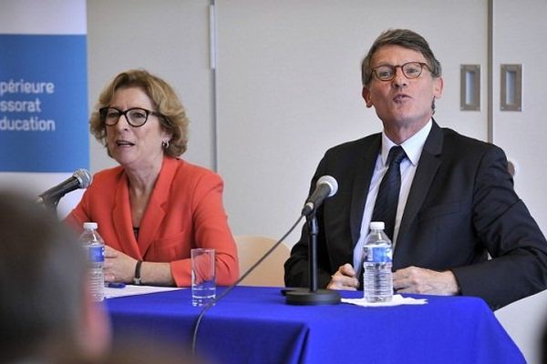 Vincent Peillon avec Geneviève Fioraso, la ministre de l'Enseignement Supérieur, à Lyon le 1 er juillet lors de l'annonce de la création des ESPE 