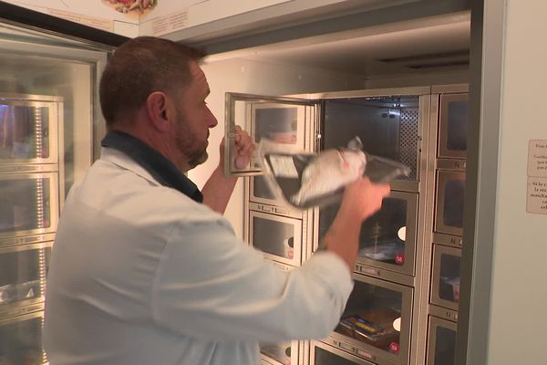 De la poissonnerie au distributeur automatique, le magasin de Croth (27) compte 154 casiers pour les poissons et fruits de mer