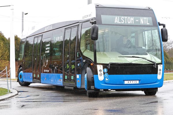 Aptis, le prototype de bus électrique de Alstom-Ntl, peut transporter une centaine de passagers.