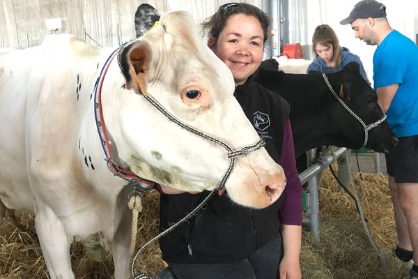 Hélène est éleveuse en Dordogne. Fière d'être au salon !