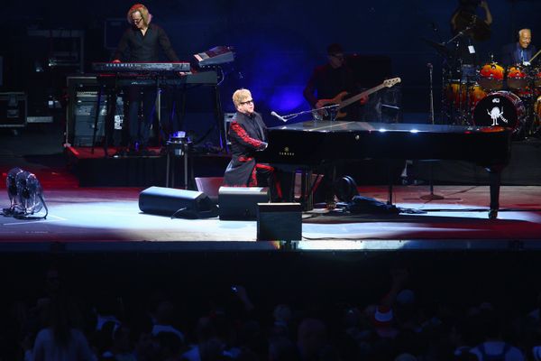 En 2016, Elton John était invité sur la scène du festival Les Déferlantes.