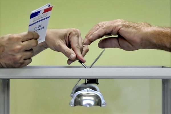 Les élections législatives 2022 se tiendront les 12 et 19 juin prochain en France.