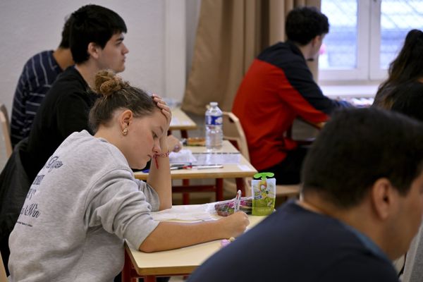 Des élèves de terminale passent l'épreuve de philosophie du baccalauréat 2024 au lycée Henri Poincaré à Nancy