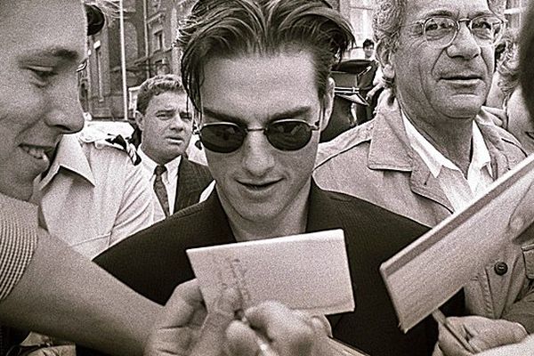 Ouverture du festival du cinéma de Deauville en 1993 :  Tom Cruise et Sydney Pollack prennent un bain de foule