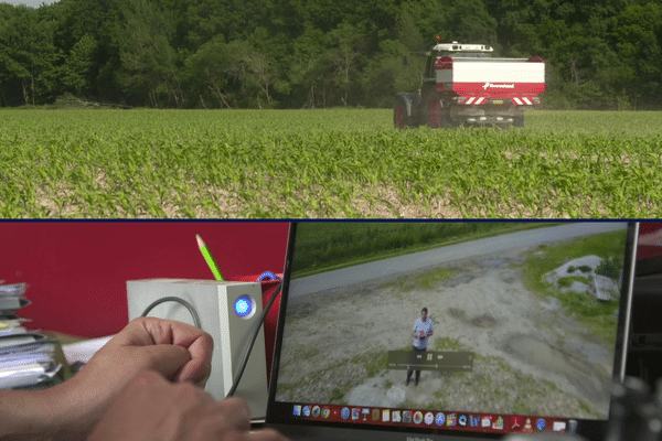 Des agriculteurs aux champs et aux ordinateurs