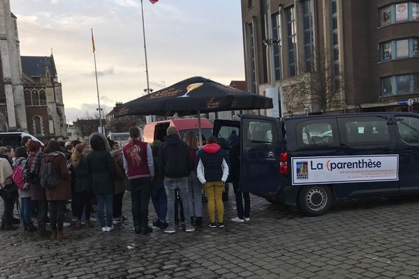 A l'occasion de la semaine dédiée aux violences faites aux femmes, l'association La parenthèse se déplace dans le Calaisis. 