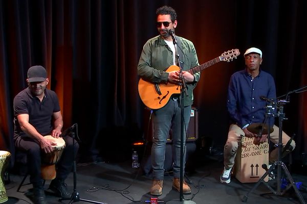 Youness Ouatiq, entouré de Karim Beguidja et Kader Merouani.
