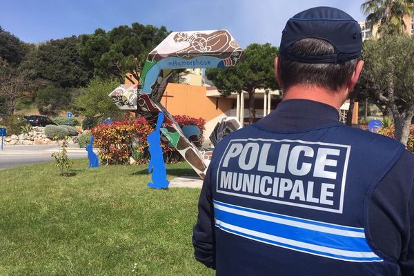 La police municipale a relevé des informations en vue d'une enquête, vendredi 19 avril 2019.