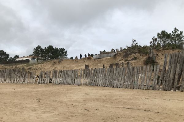 Plage de la crevasse du rocher à la Grière, des travaux de renforcement doivent avoir lieu, mais quand ? pour les riverrains il est plus que temps d'agir.