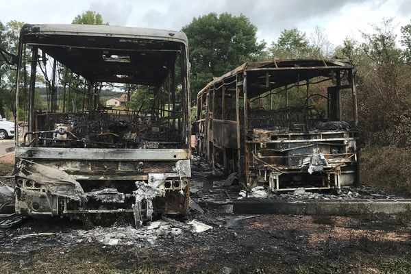 Bus incendiés à Lugny (71)