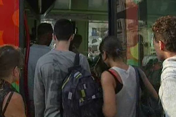 Montpellier - les étudiants dans le tram - archives