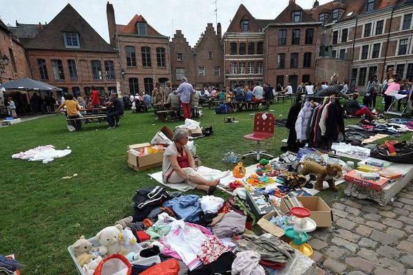 Braderie de Lille en 2013, dans le Vieux-Lille