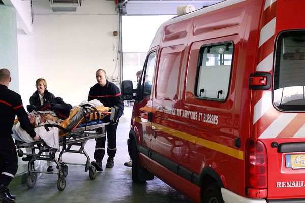 Pompiers et policiers clermontois ont été agressés alors qu'ils portaient assistance à une victime d'un accident de la route (image d'illustration)