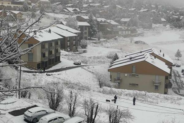 La neige, déjà présente, va tomber en abondance sur les Pyrénées, en particulier sur les Pyrénées-Orientales dans les prochains jours. Image de la station des Angles.