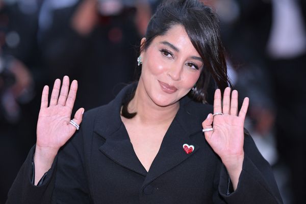 L'actrice Leïla Bekhti, qui a récemment enregistré un message en faveur des enfants
de Gaza pour l'Unicef, a arboré mercredi un pin's pastèque, l'un des symboles de
la résistance palestinienne.