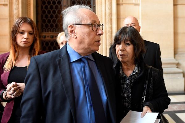 La famille Chennouf au palais de justice de Paris