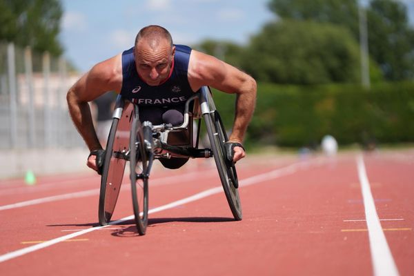 Malgré ses résultats cette saison, Julien Casoli, sévèrement blessé au poignet, ne participera pas aux Jeux paralympiques de Paris.