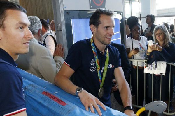 Renaud Lavillenie à l'aéroport de Roissy-Charles-de-Gaulle le 23/08/2016