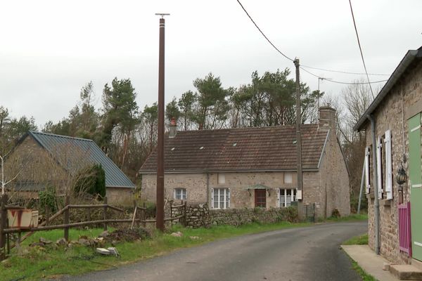 Le village de Saint-Nicolas-de-Pierrepont (Manche) est privé de réseau téléphonique depuis le passage de la tempête Ciaran, le 1er novembre 2023.